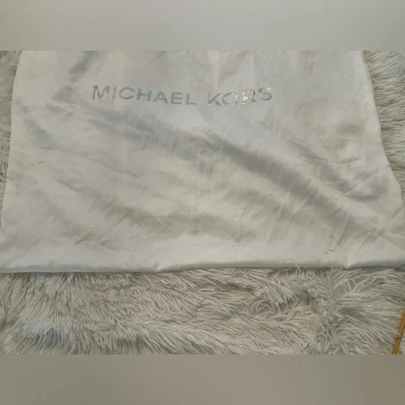 Michael Kors large Harper East West Signature Tote Handbag - LIKE NEW! - Picture 15 of 16